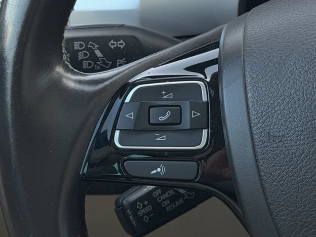 Used 2016 Volkswagen Touareg Executive AWD/4WD image 16