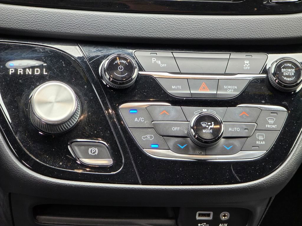 Used 2020 Chrysler Pacifica Touring w/ S Appearance Package image 34