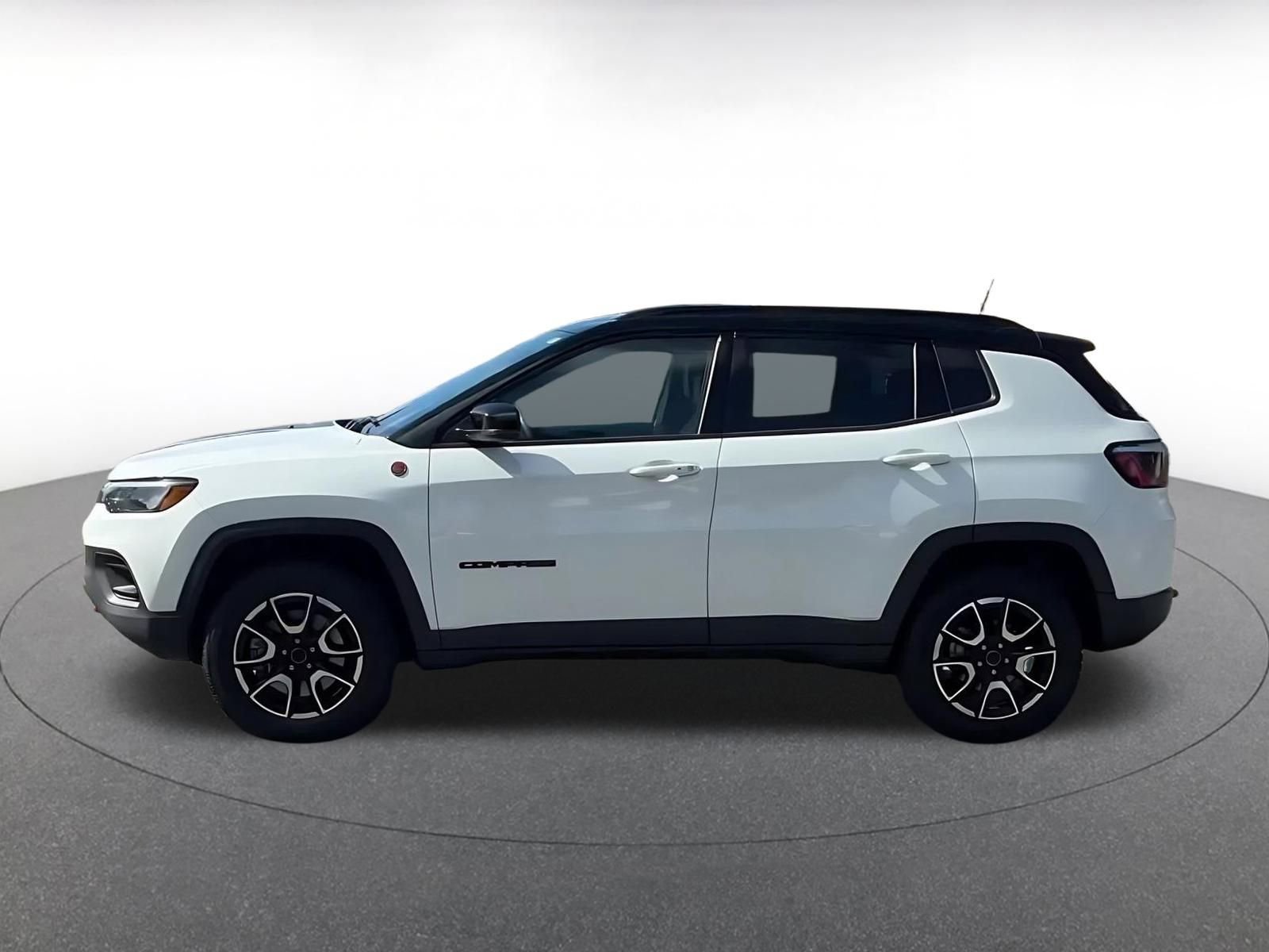 Used 2025 Jeep Compass Trailhawk w/ Trailer Tow Group image 9