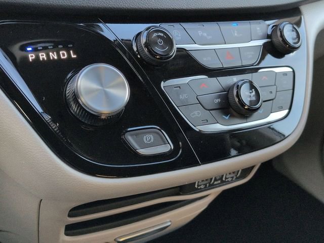 Used 2024 Chrysler Pacifica Touring-L image 22