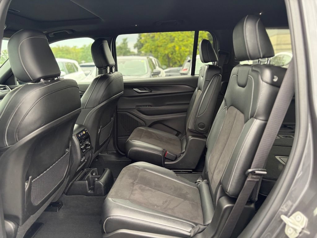 Used 2023 Jeep Grand Cherokee L Altitude AWD/4WD image 16