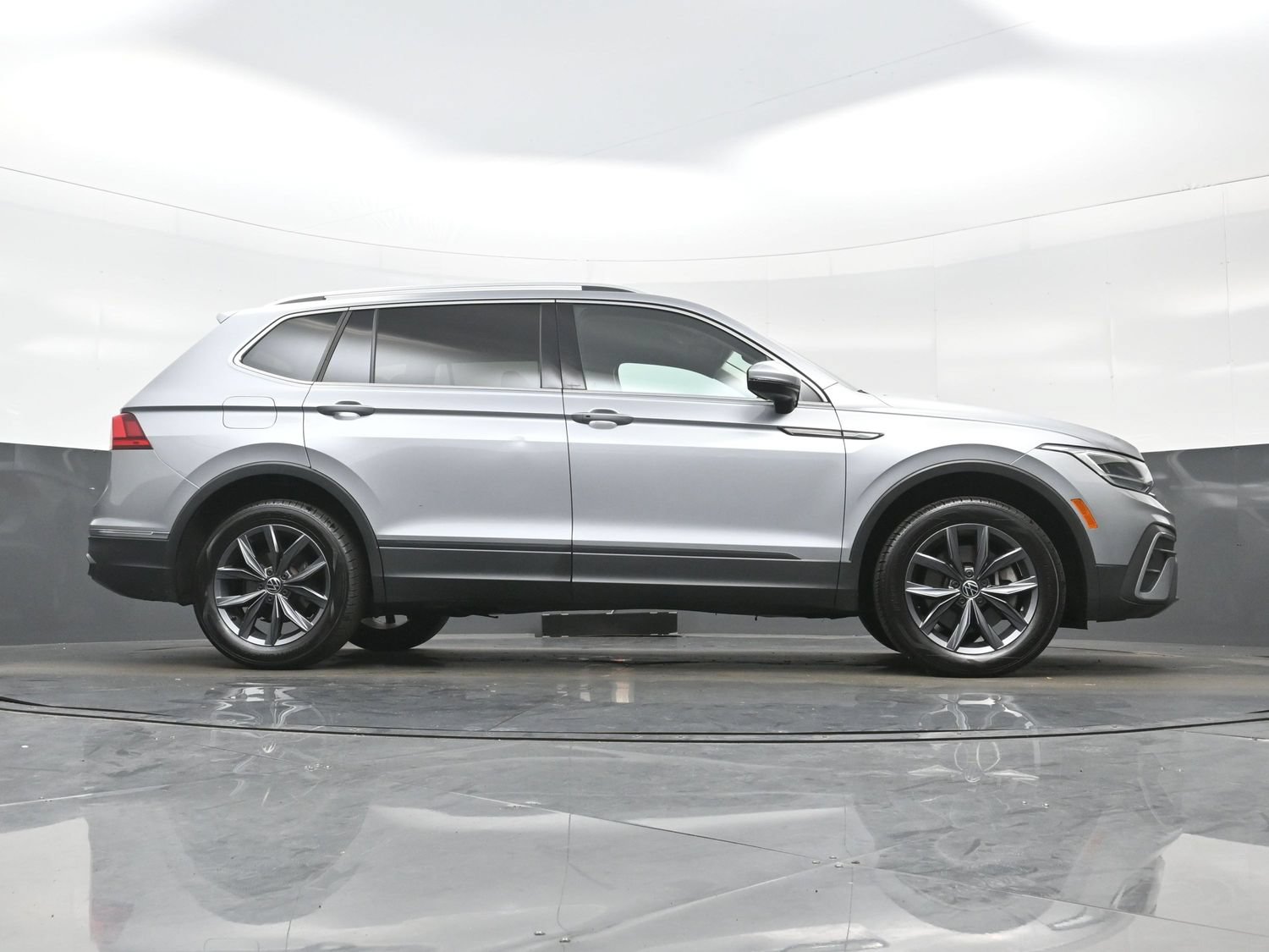 Used 2022 Volkswagen Tiguan SE AWD/4WD image 31