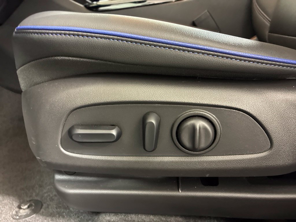 Used 2025 Buick Envista Sport Touring w/ Experience Buick Package FWD image 21