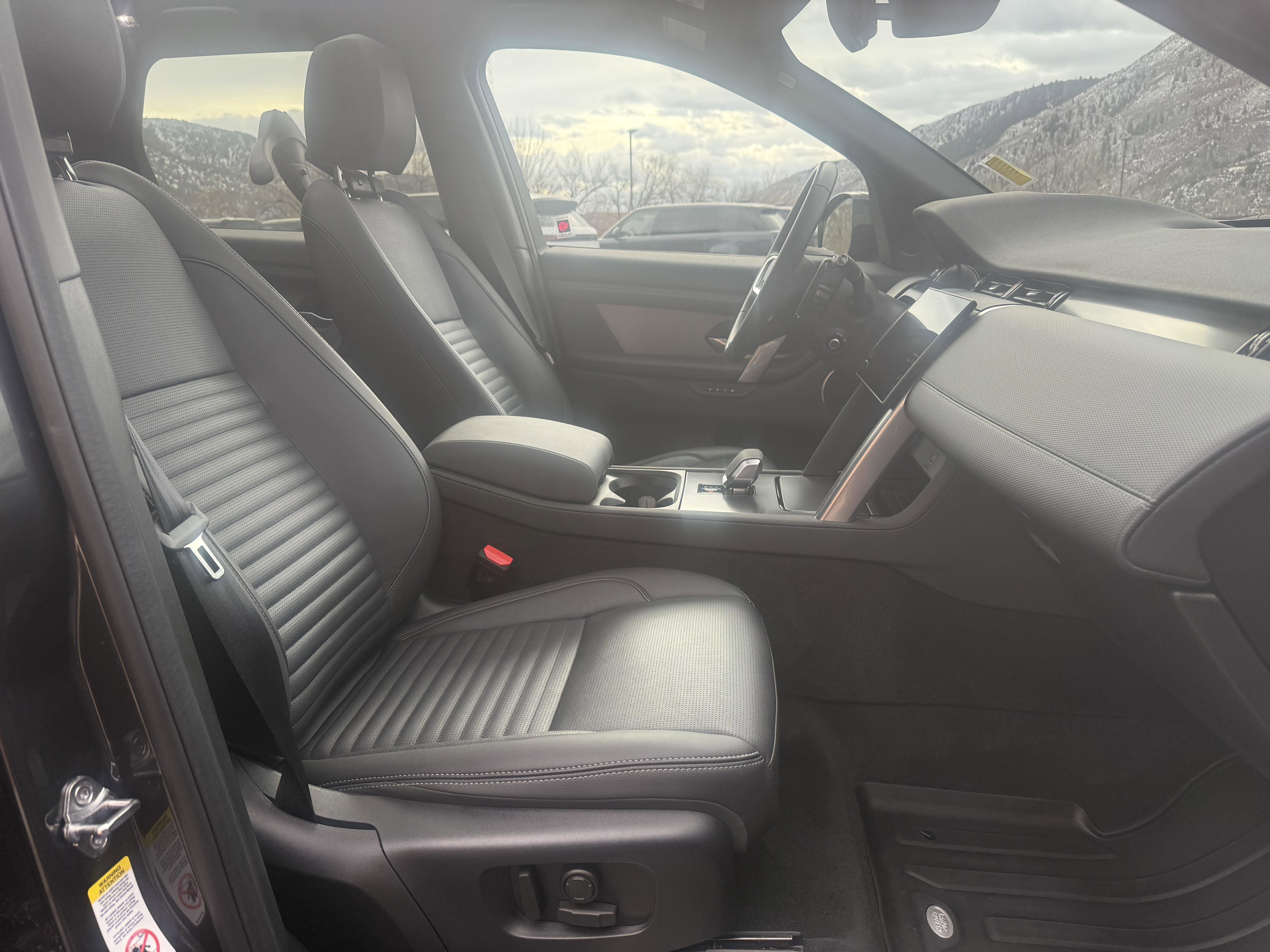 Used 2025 Land Rover Discovery Sport Dynamic SE image 42