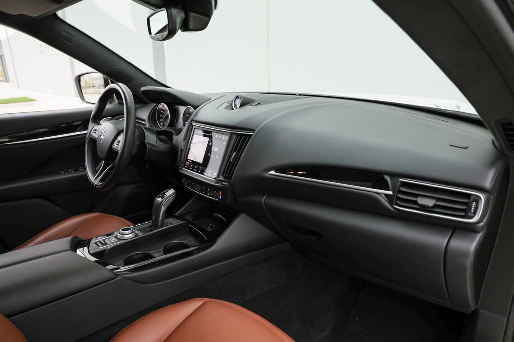 Used 2021 Maserati Levante image 21