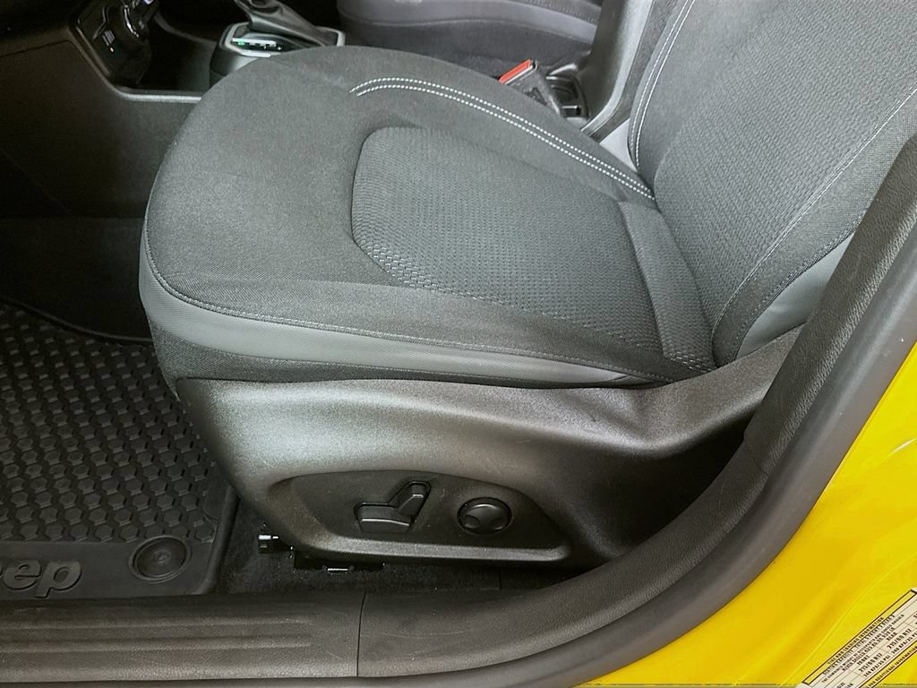 Used 2023 Jeep Renegade Latitude w/ Premium Group AWD/4WD image 9