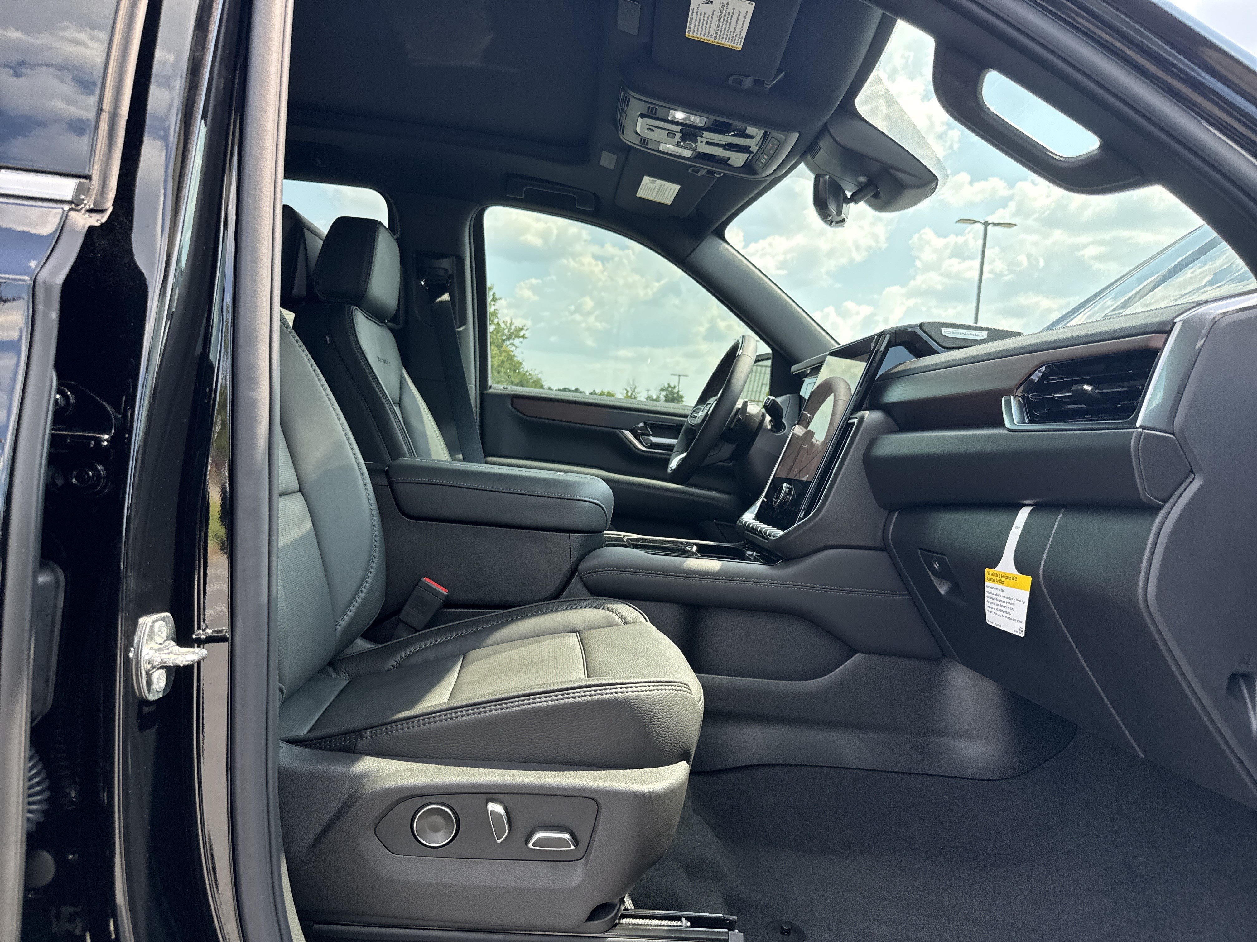 New 2026 GMC Yukon XL Denali w/ Denali Reserve Package AWD/4WD image 34
