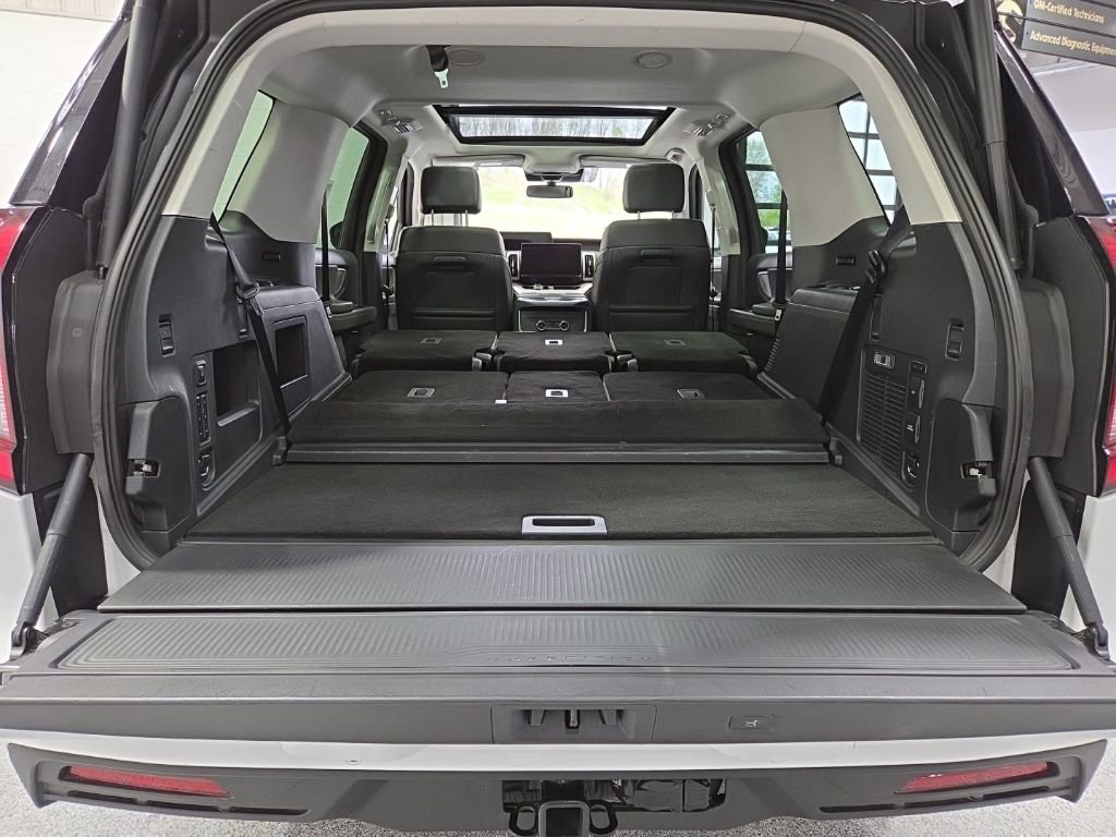 Used 2025 Ford Expedition Active AWD/4WD image 39