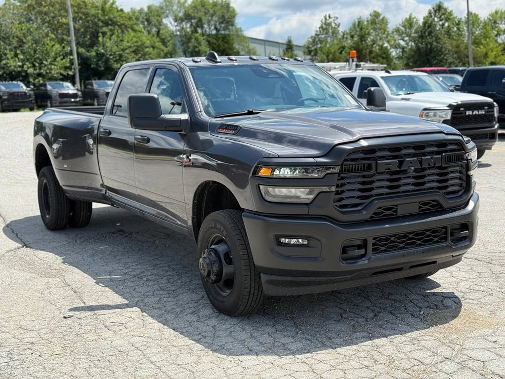 New 2026 RAM 3500 Tradesman AWD/4WD image 4