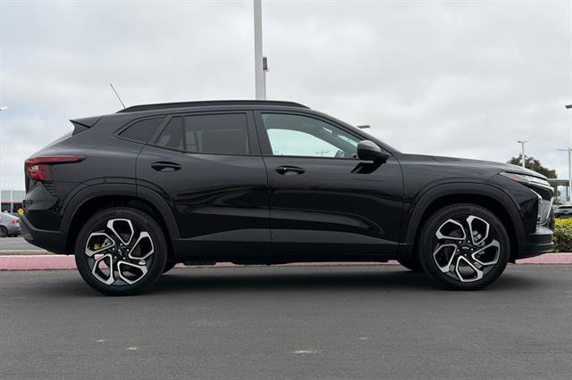 New 2026 Chevrolet Trax ACTIV w/ Driver Confidence Package FWD image 3