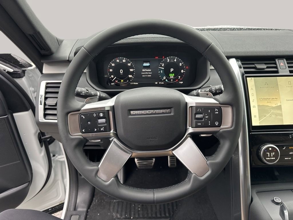 New 2024 Land Rover Discovery Dynamic SE image 9