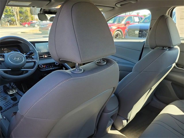 Used 2025 Hyundai Elantra Sport image 12