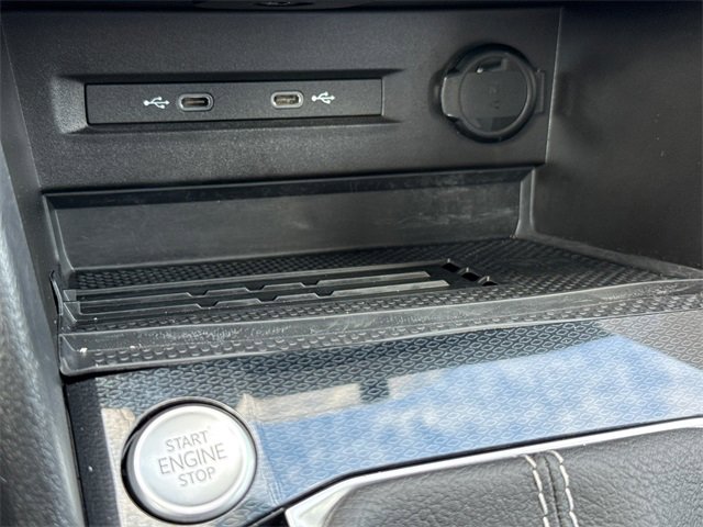 Used 2025 Volkswagen Taos SE image 35