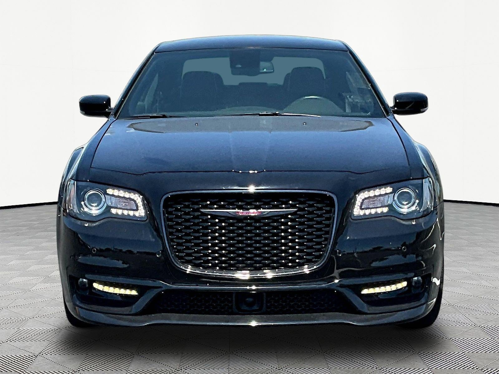 Used 2021 Chrysler 300 S w/ S Model Appearance Package RWD image 2
