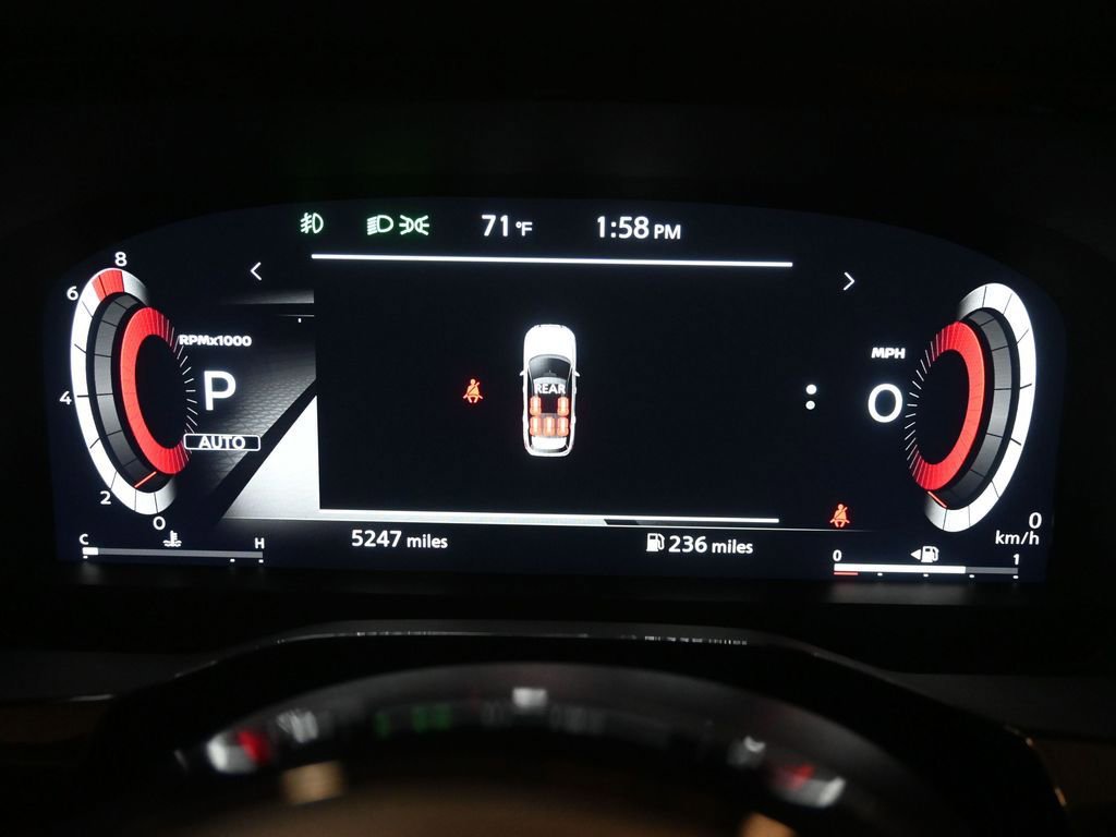 Used 2024 Nissan Pathfinder Platinum image 10