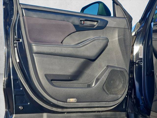 Used 2026 Toyota Highlander XLE AWD/4WD image 10