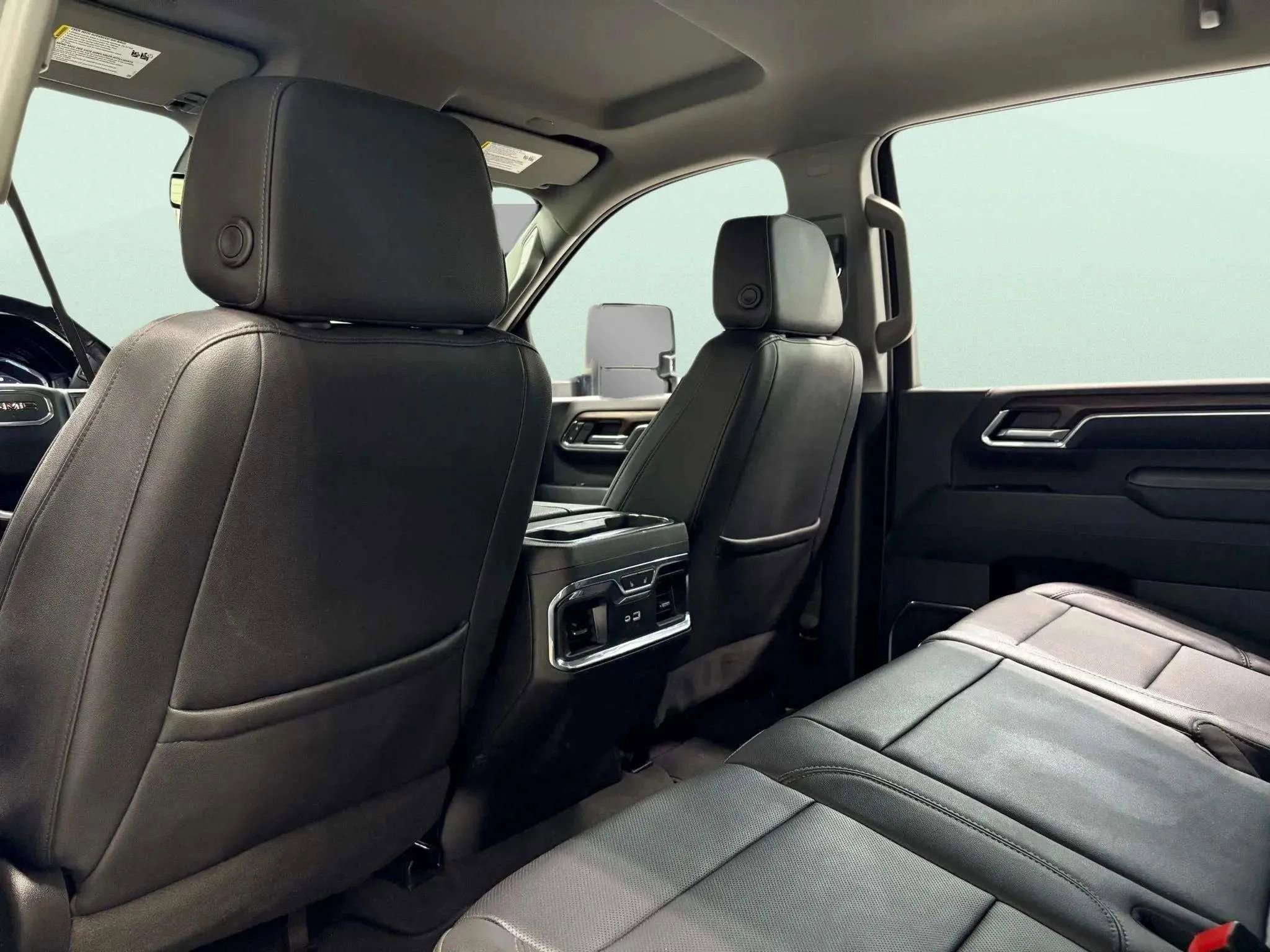 Used 2024 GMC Sierra 2500 SLT w/ SLT Convenience Package image 16