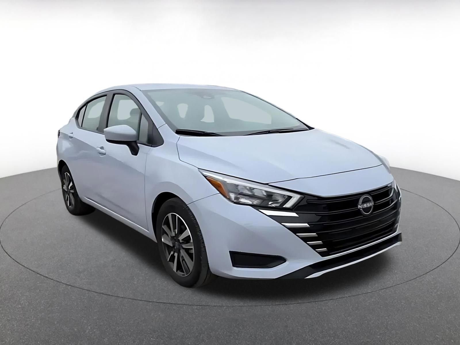 Used 2025 Nissan Versa SV FWD image 3