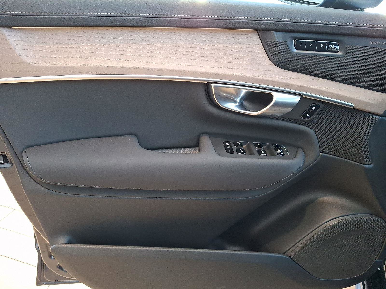 Certified 2026 Volvo XC90 T8 Plus w/ Protection Package Premier image 15