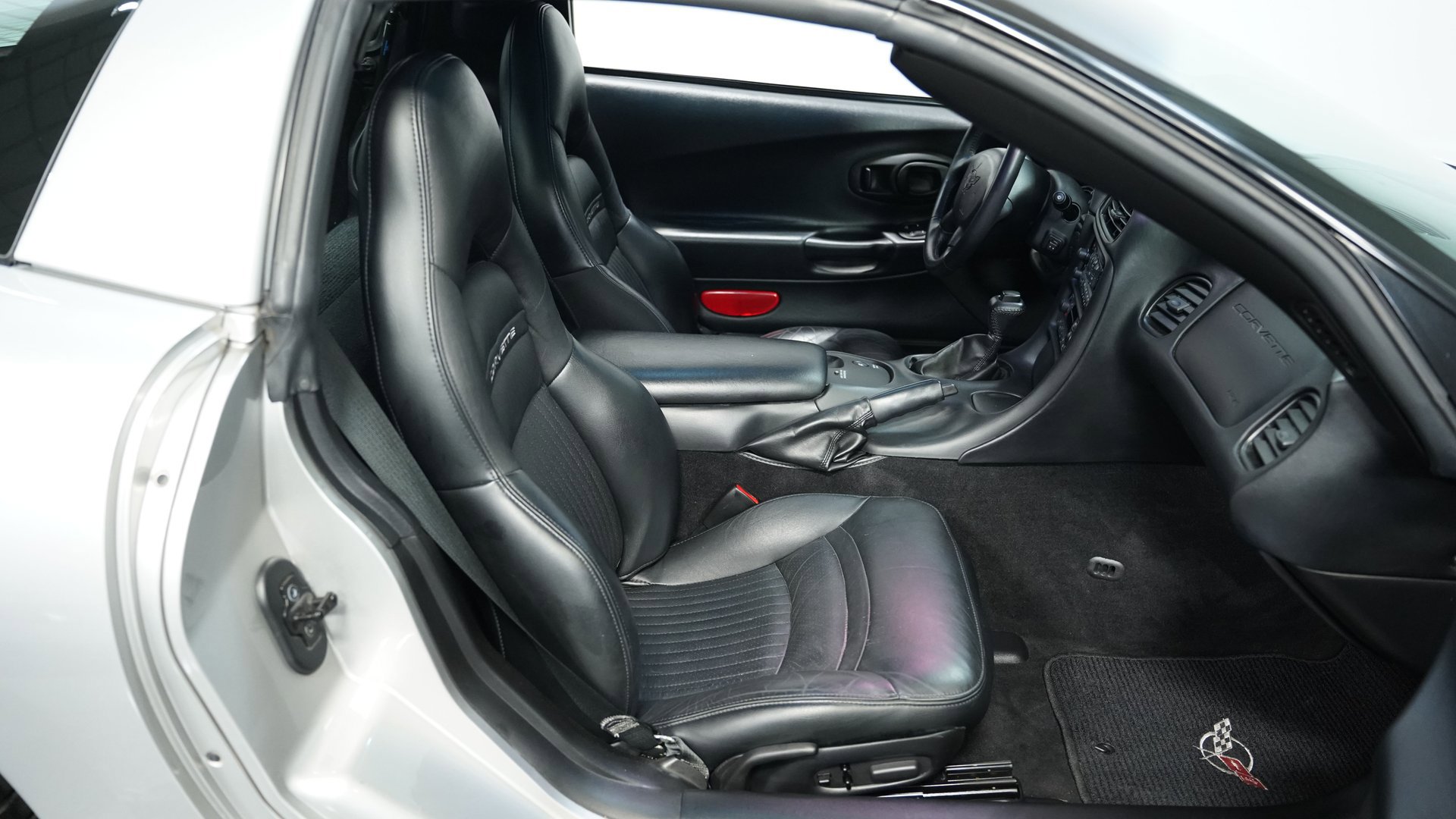 Used 2004 Chevrolet Corvette Coupe w/ Preferred Equipment Group image 36