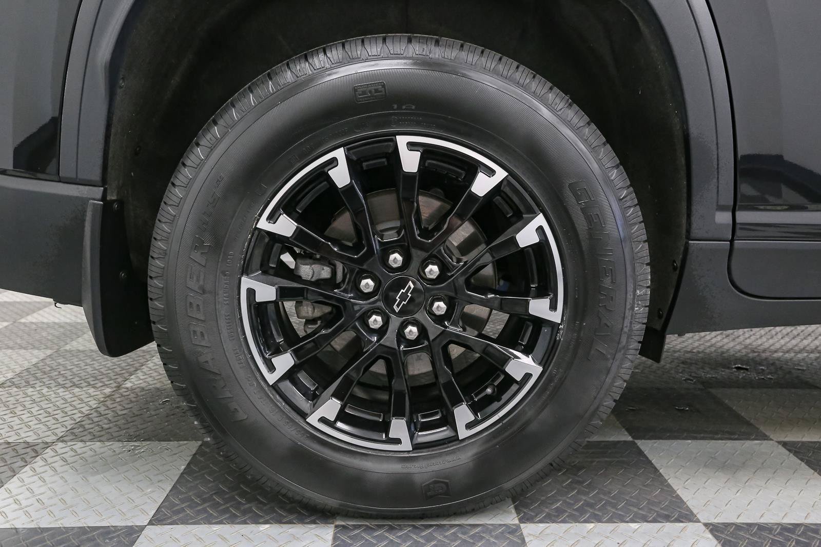 Used 2024 Chevrolet Traverse Z71 AWD/4WD image 17