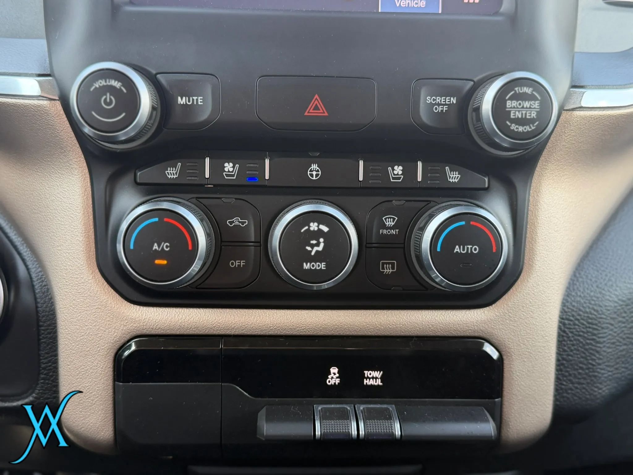 Used 2022 RAM 1500 Laramie AWD/4WD image 35