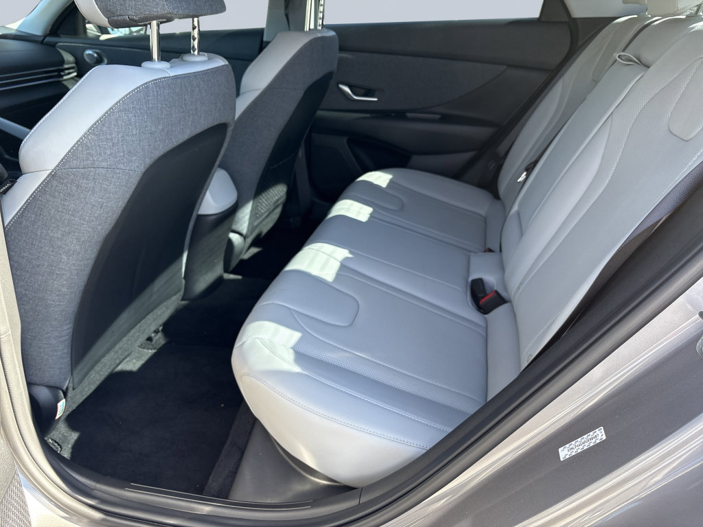 Used 2023 Hyundai Elantra Limited FWD image 28