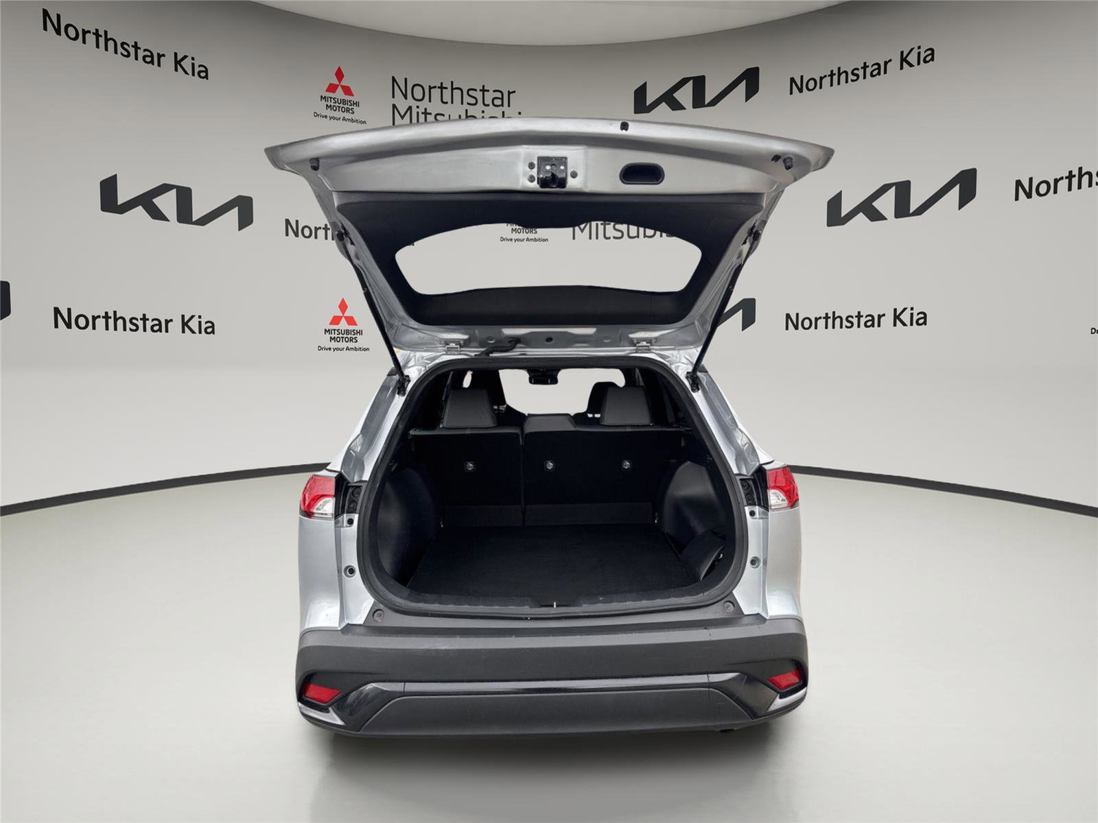 Used 2025 Toyota Corolla Cross AWD Hybrid image 9