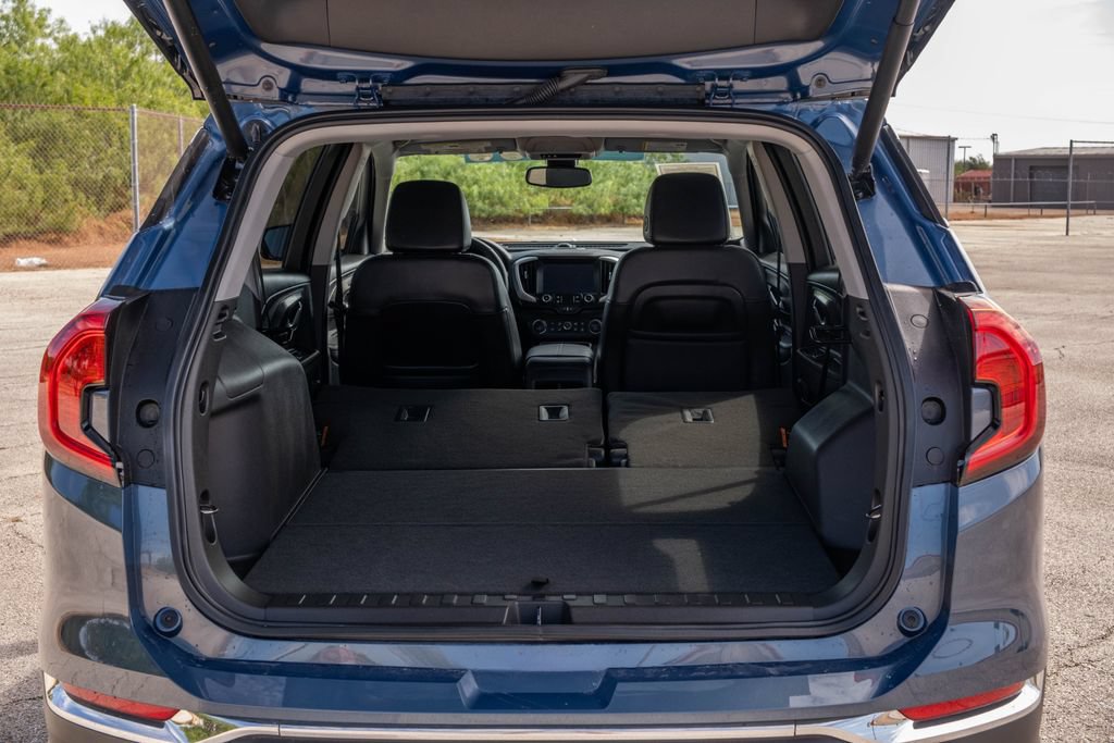 Used 2024 GMC Terrain SLT w/ Infotainment Package II FWD image 28