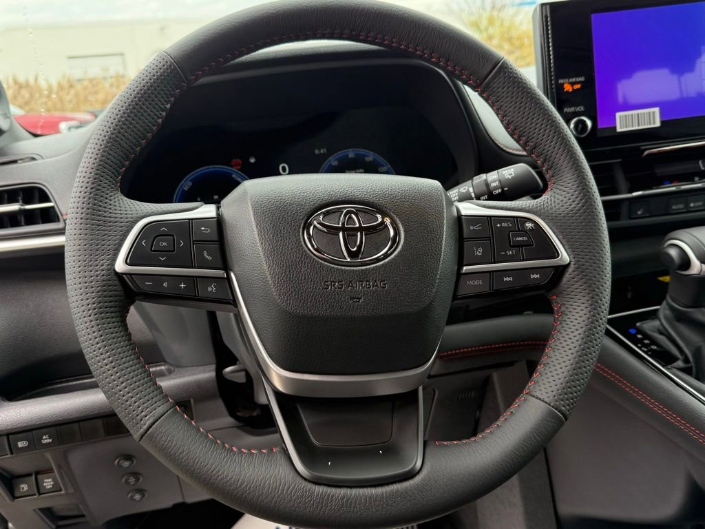 Used 2025 Toyota Sienna XSE image 37