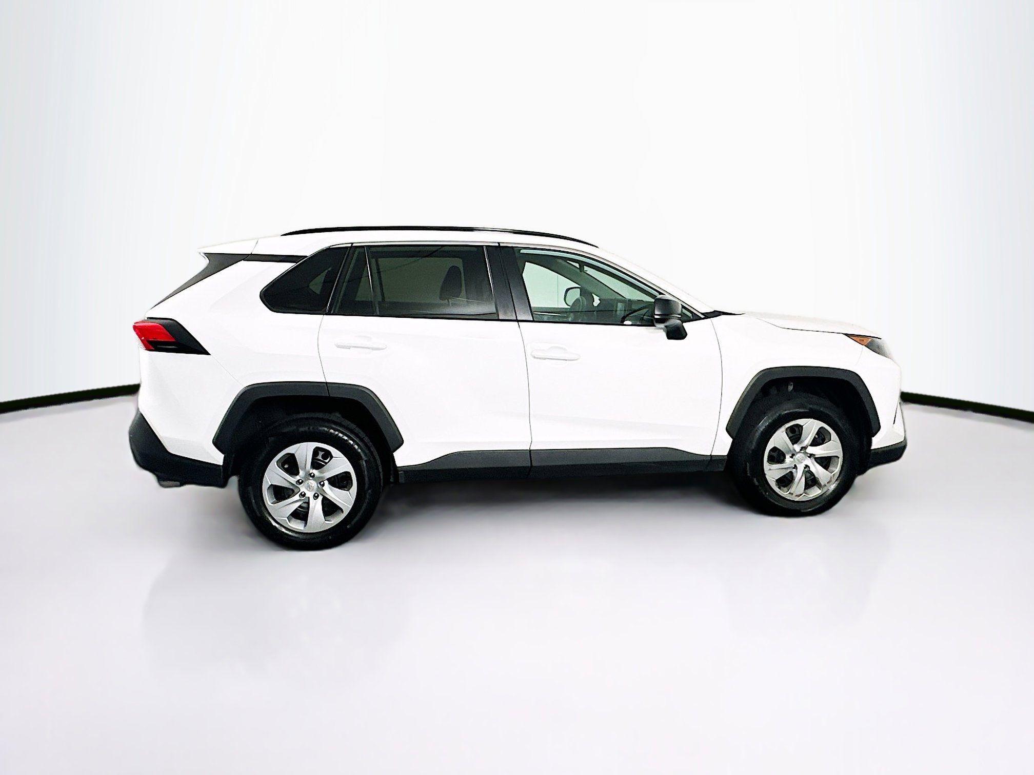Used 2021 Toyota RAV4 LE AWD/4WD image 10
