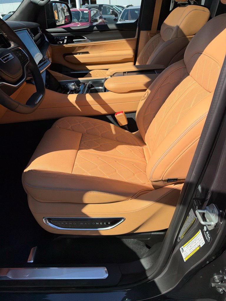 New 2027 Jeep Grand Wagoneer Summit AWD/4WD image 9