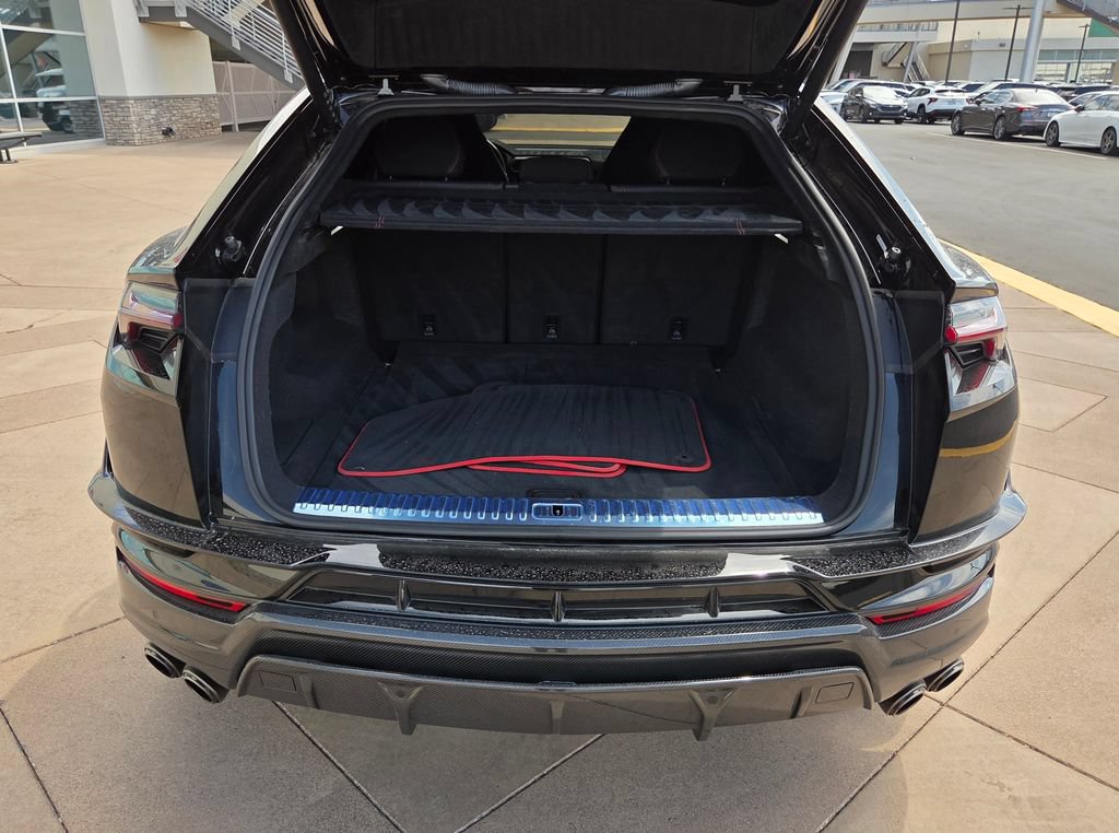 Used 2023 Lamborghini Urus Performante AWD/4WD image 9