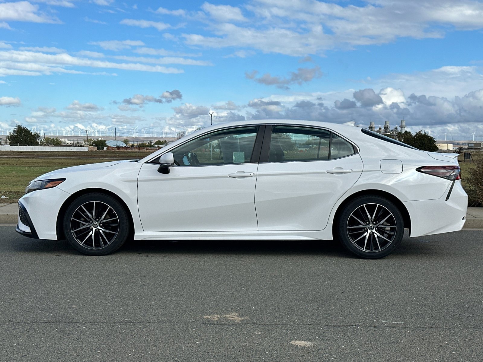 Used 2023 Toyota Camry SE image 7