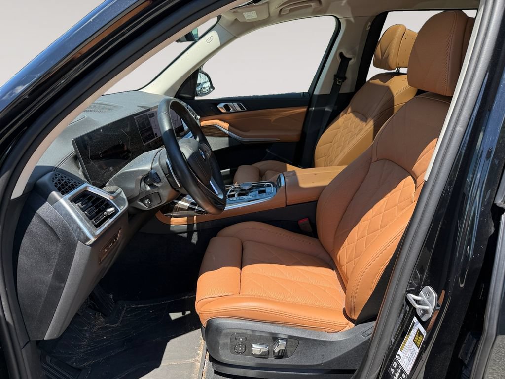 Certified 2025 BMW X7 xDrive40i w/ Premium Package AWD/4WD image 2