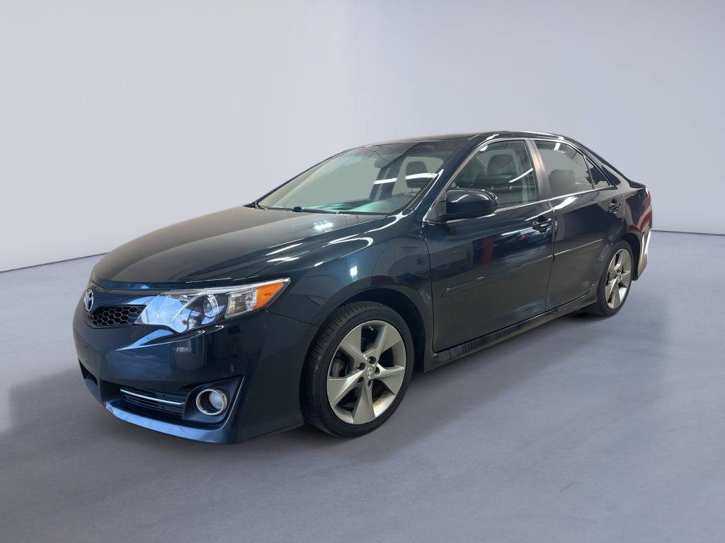 Used 2014 Toyota Camry SE FWD image 3