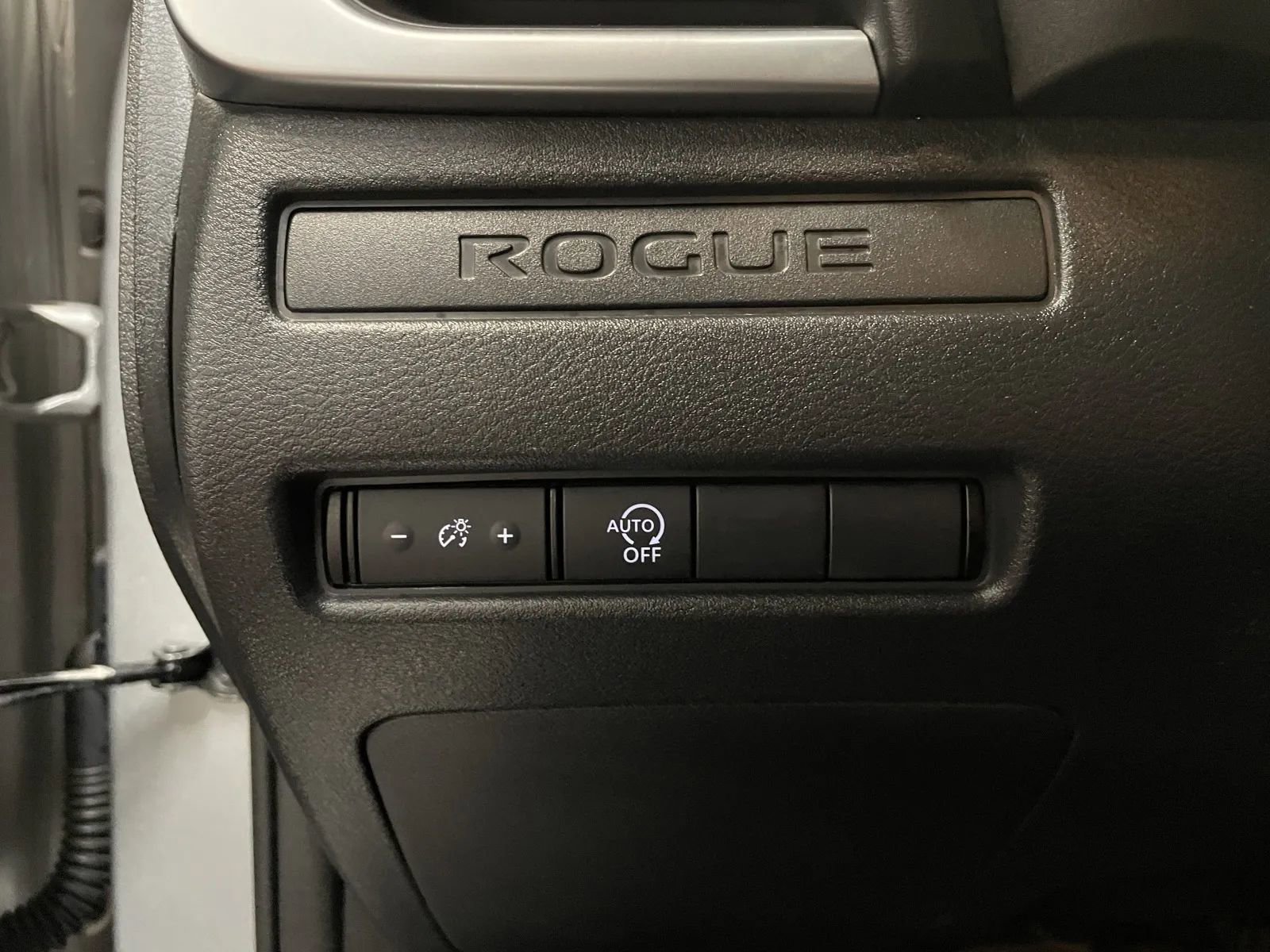 Used 2024 Nissan Rogue S FWD image 23