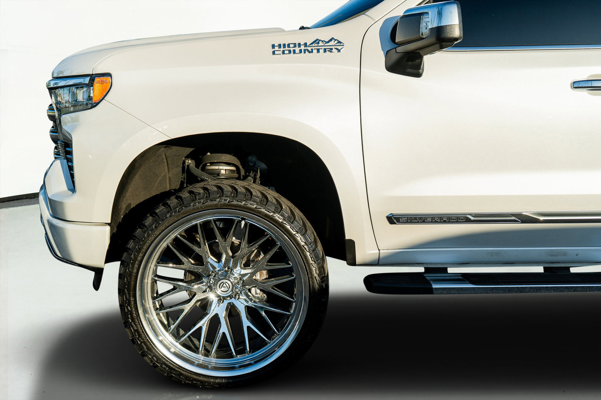 Used 2023 Chevrolet Silverado 1500 High Country w/ Technology Package image 14