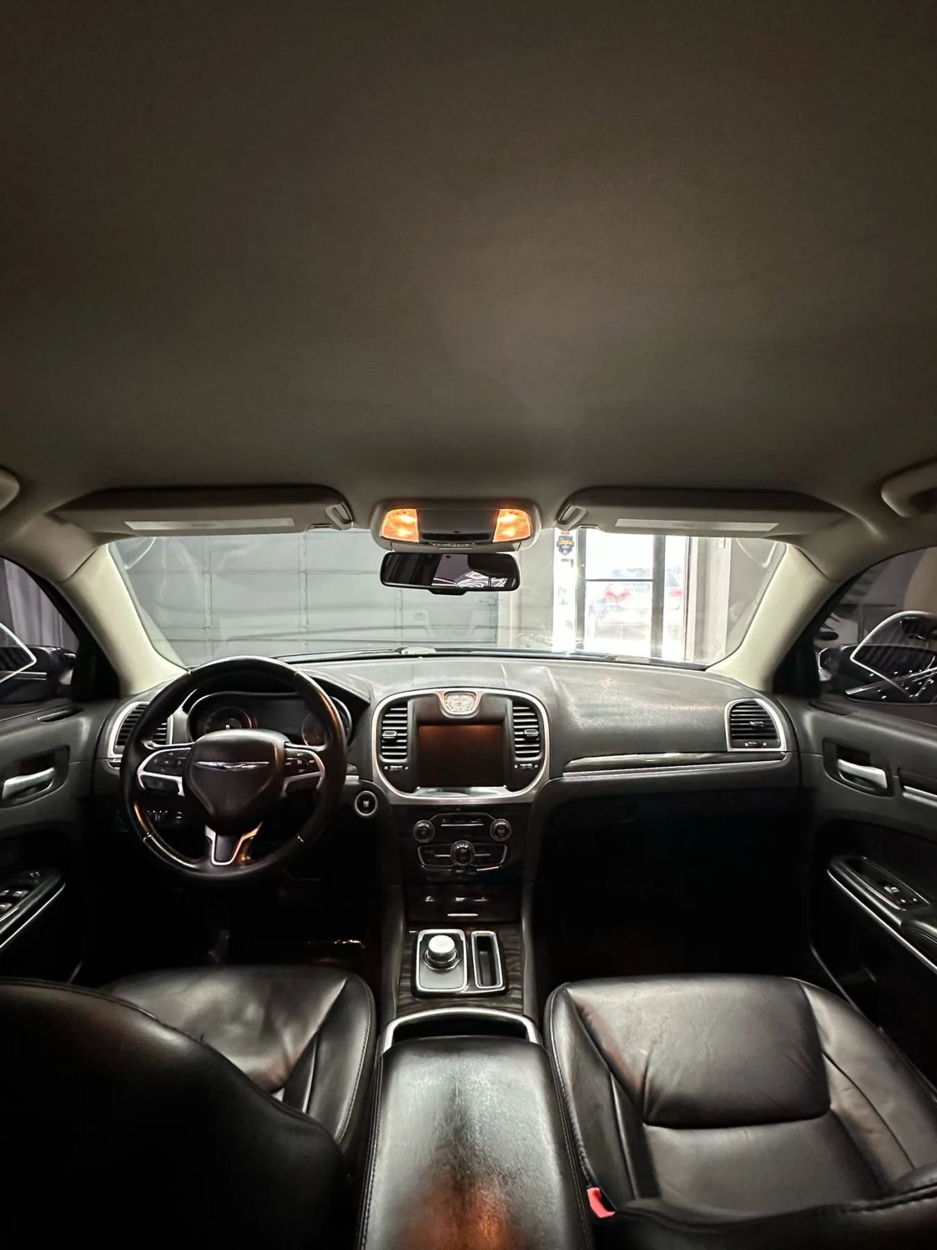 Used 2016 Chrysler 300 Limited image 21