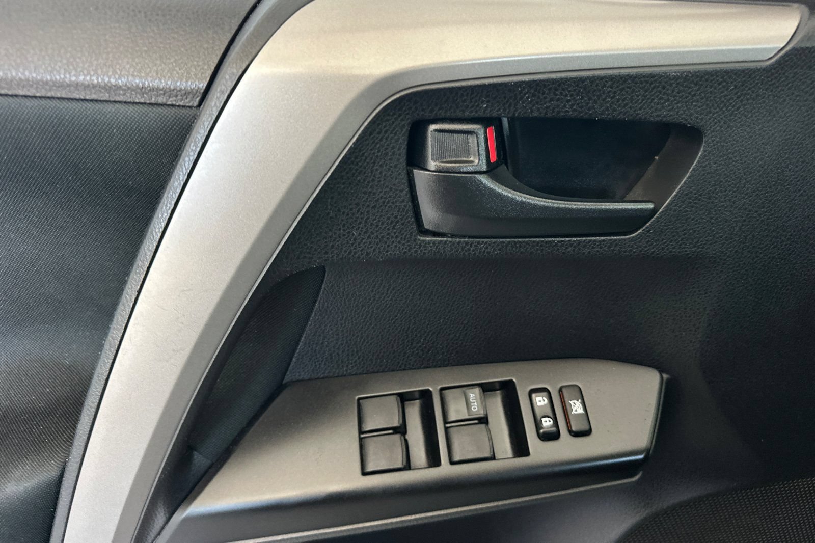 Used 2017 Toyota RAV4 LE w/ All Weather Liner Package FWD image 11