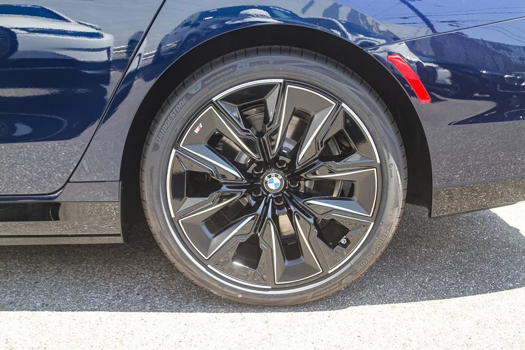 New 2026 BMW 750e xDrive w/ Premium Package AWD/4WD image 8