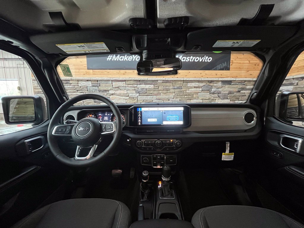 Used 2026 Jeep Wrangler Unlimited Sahara AWD/4WD image 25