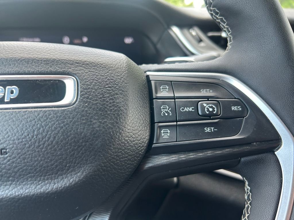Used 2024 Jeep Grand Cherokee Altitude image 19