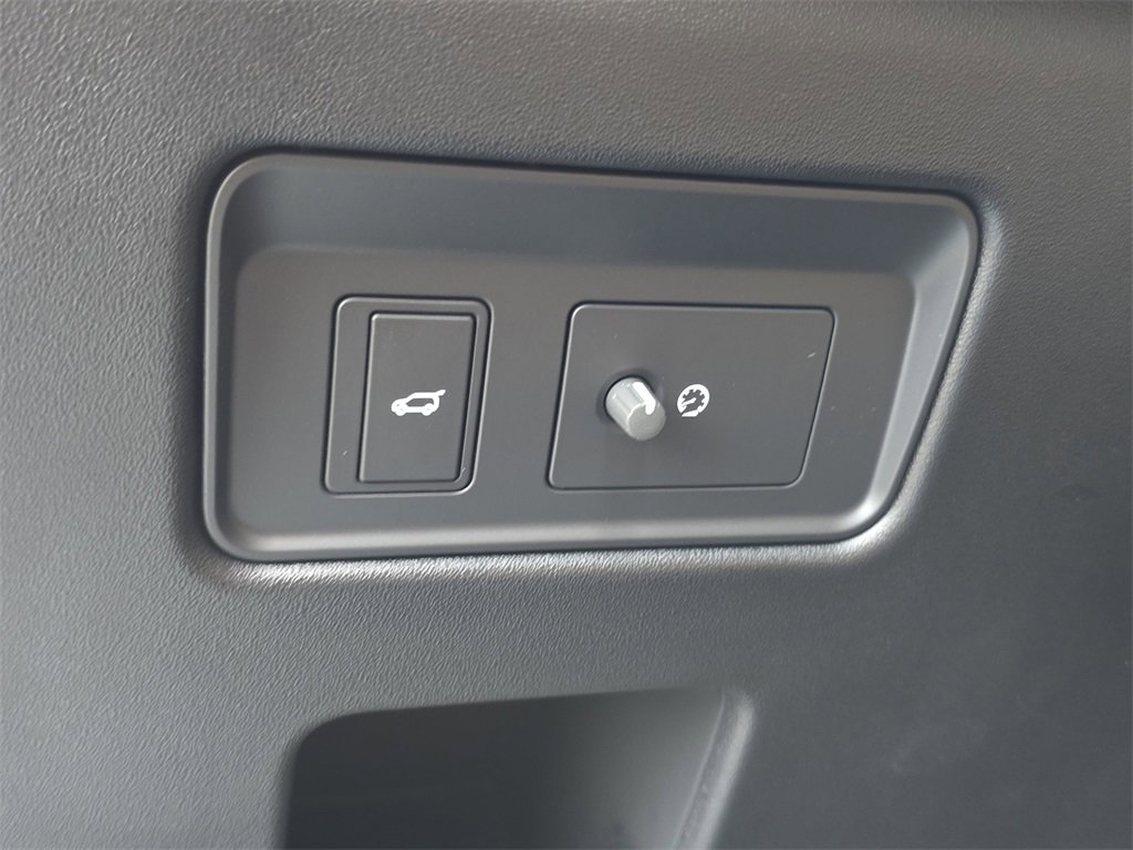 New 2025 Land Rover Discovery Dynamic SE image 28