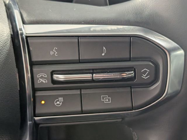 Used 2025 GMC Acadia Elevation image 17