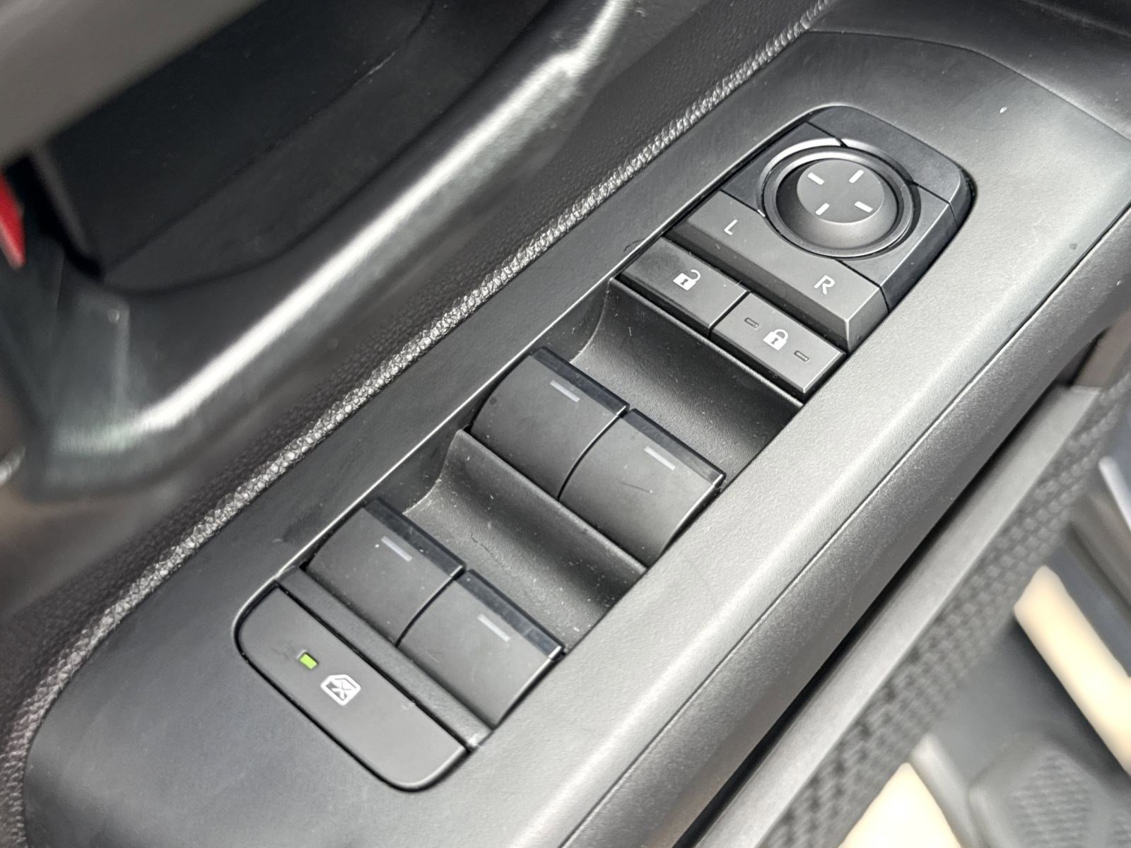 Used 2024 Toyota Tacoma SR RWD image 8