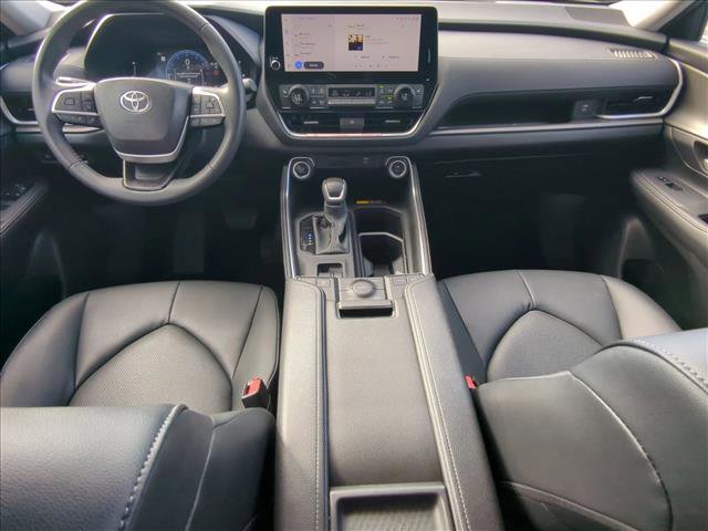 Used 2025 Toyota Grand Highlander AWD image 16