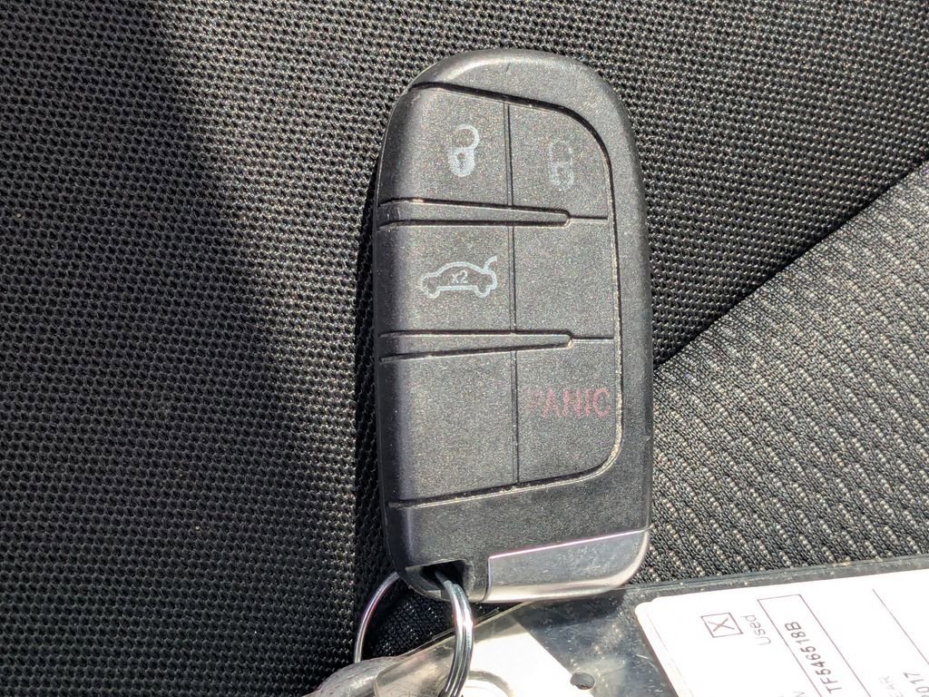 Used 2017 Jeep Renegade Latitude AWD/4WD image 25