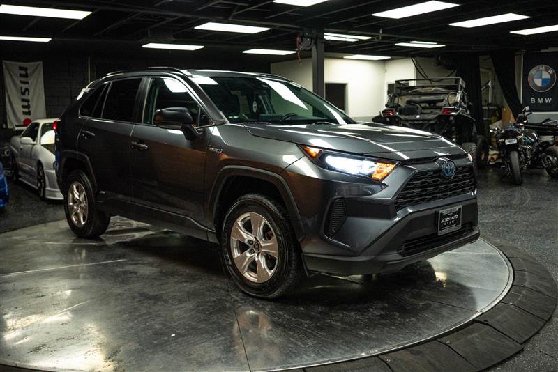 Used 2021 Toyota RAV4 LE image 5