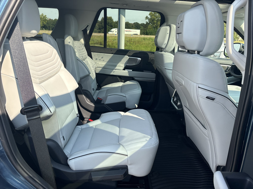 New 2027 Ford Expedition Platinum w/ Platinum Ultimate Package AWD/4WD image 28